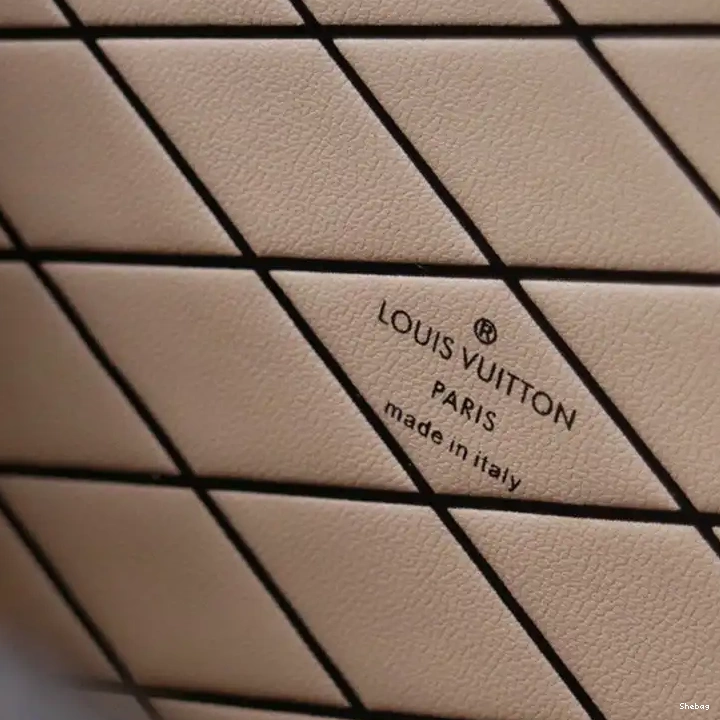 Bags 2104DJ0105 LV 0706